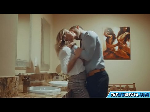 ❤️ Kiam belplena blondulo delogas vin en publika necesejo ❤️ Kvalita porno ĉe porno eo.storestarbucks.top ️❤